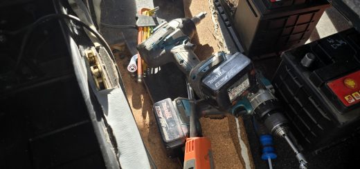 Ausbau Batteriekasten Mercedes T2N