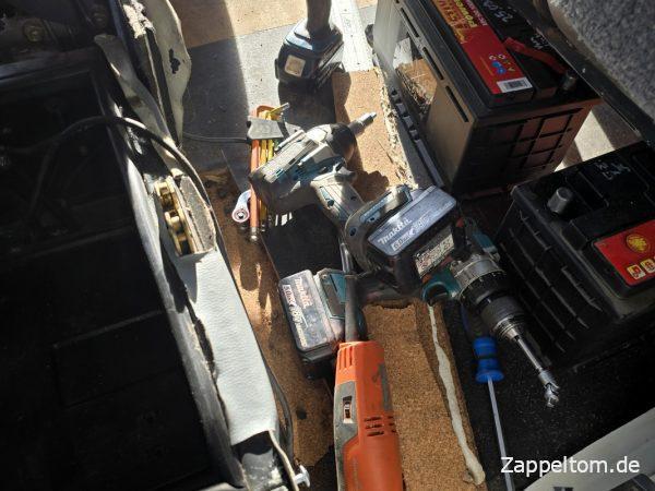 Ausbau Batteriekasten Mercedes T2N