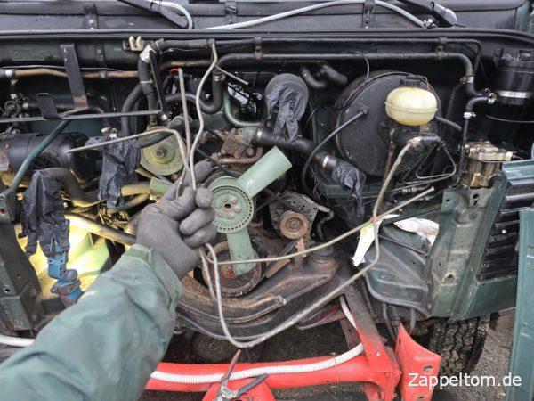 Ausbau der zerschnittenen Bremsleitung Beifahrer