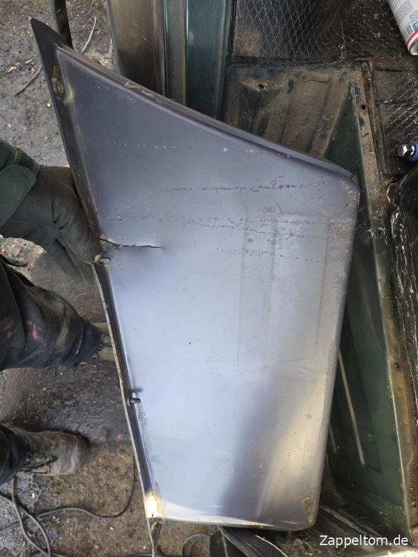 Befestigung der Einstiegsverkleidung Mercedes T2N