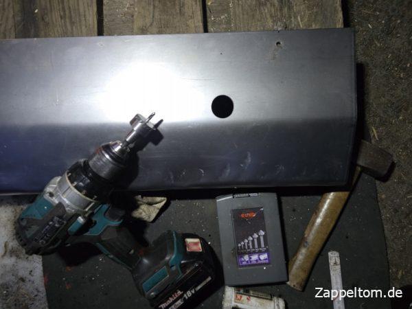 Bohren des Gucklochs für die Füllstandsanzeige