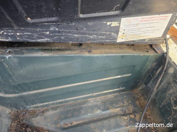 Bohrungen für die Befestigung der Einstiegsverkleidung Mercedes T2N