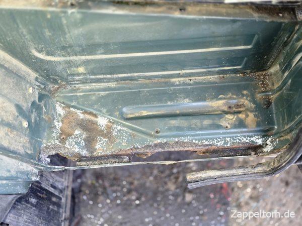 Durchgerostete Einstiegsstufe Fahrerseite Mercedes 711D