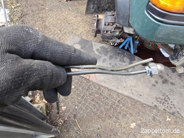 Erste Biegeversuche der Bremsleitung Beifahrer