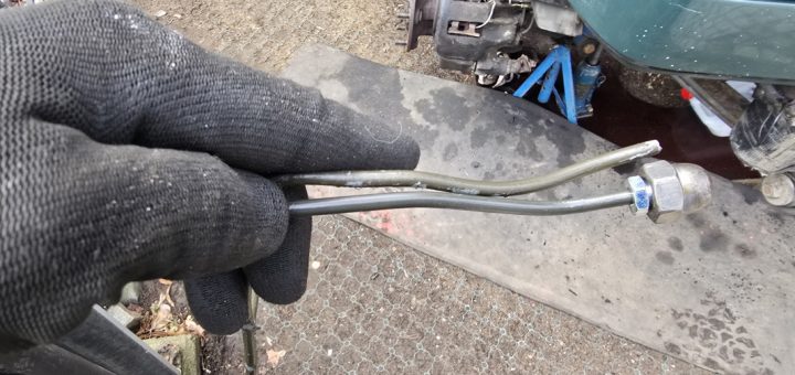 Erste Biegeversuche der Bremsleitung Beifahrer