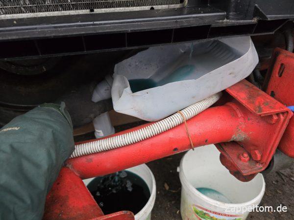 Kühlwasser ablassen am Mercedes 711D