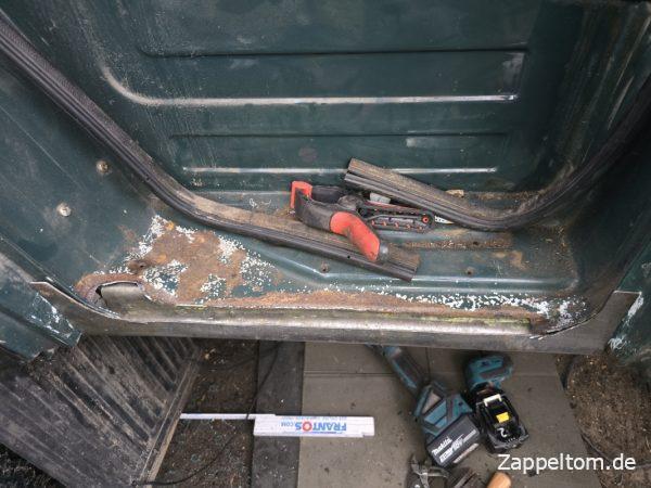 Reparaturblech und ausgetrennte Roststufe