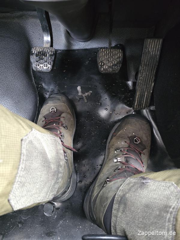 Test der beklebten Fußmatte im Mercedes T2N
