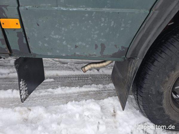 Umgebauter seitlicher Auspuff der Webasto Dieselheizung am Mercedes 711D