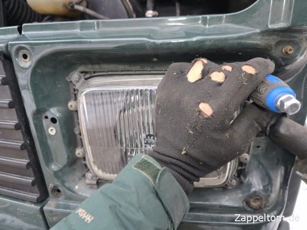 Einbau Scheinwerferglas Mercedes 711D mit 24-V-LWR