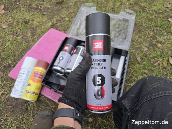 Entfetten des Endrohrs Mercedes 711D