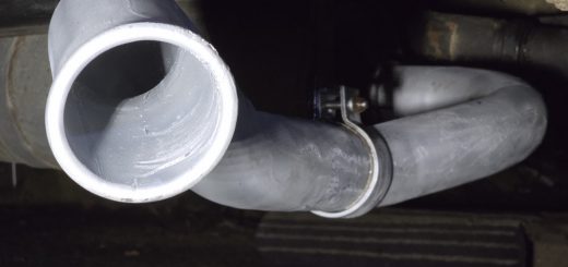 Neues Endrohr der Auspuffanlage am Mercedes 711D