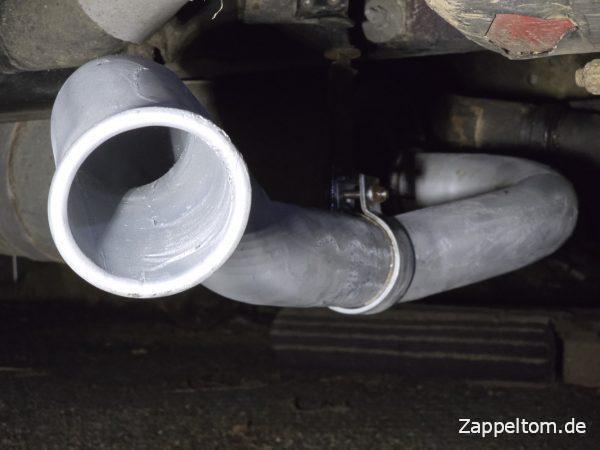 Neues Endrohr der Auspuffanlage am Mercedes 711D
