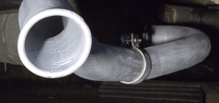 Neues Endrohr der Auspuffanlage am Mercedes 711D