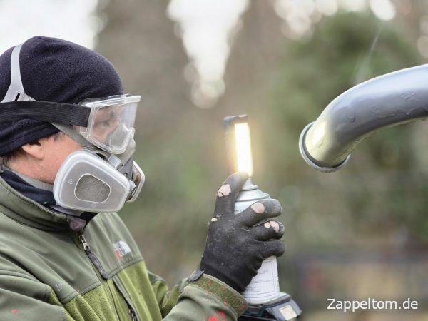 Rostschutz des Endrohrs mit Zinklamellenspray LZ3000