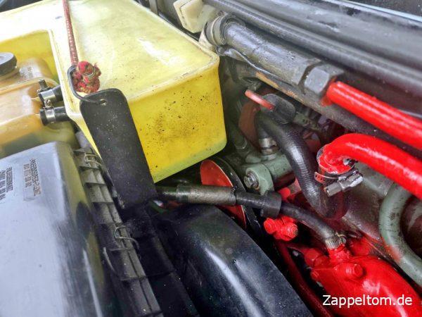 Scheuergefahr Kühlmittelschlauch Ausgleichsbehälter