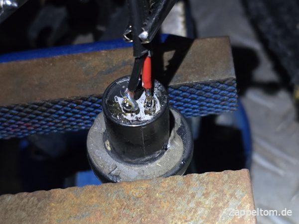 Anlöten neuer Kabel an die LED-Umrissleuchte