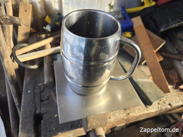 Ein Stück Blech wird mein Teetassenhalter