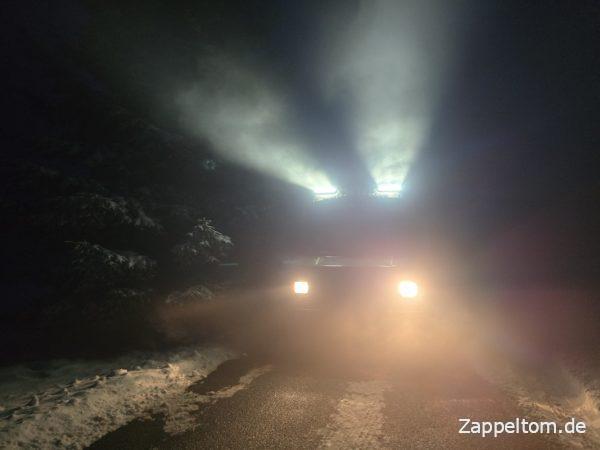 Mercedes 711 mit defekter LED-Umrissleuchte oben links