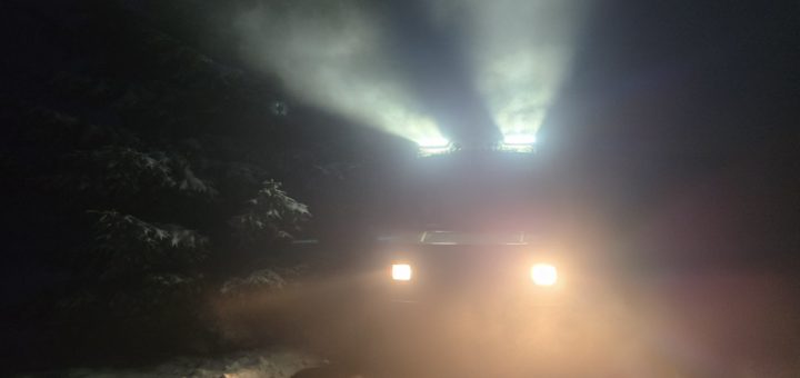 Mercedes 711 mit defekter LED-Umrissleuchte oben links