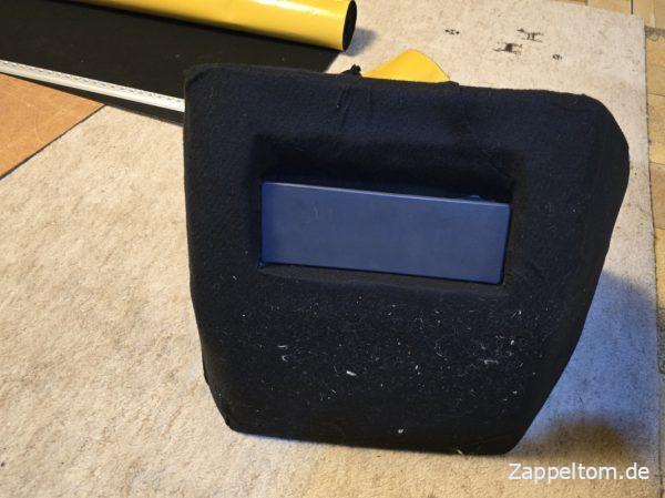 Mit Filz verkleidete Motorabdeckung