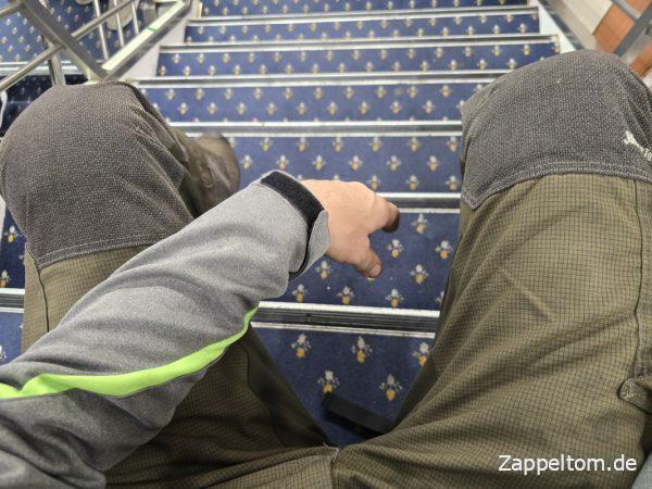21.14 Uhr, Warten auf die Öffnung des Fahrzeugdecks