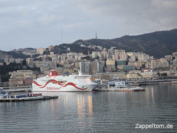 Fähre der Tunisia Ferries im Hafen Genua