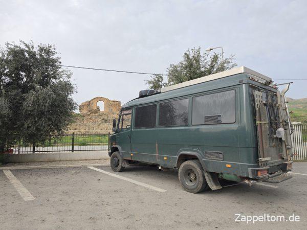 Mercedes 711D in Bulla Regia