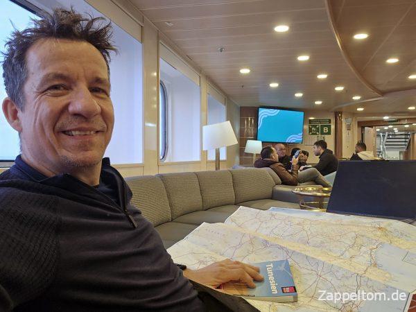 Reisevorbereitung für Tunesien auf der Fähre