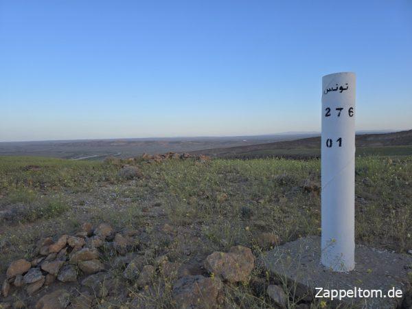 Grenzsäule zwischen Tunesien und Algerien