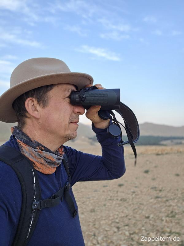 Landschaftsbeobachtung mit dem Fernglas NXT 10x42