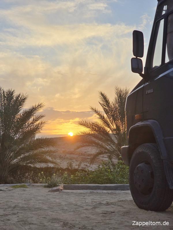 Mercedes 711D im Sonnenaufgang (07.04 Uhr)