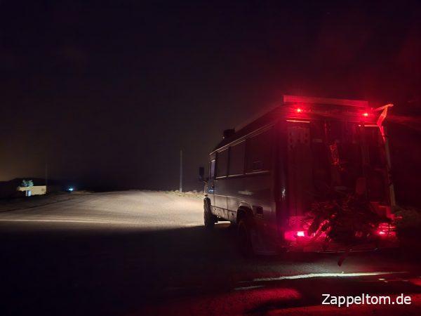 Nachtfahrt im Mercedes 711D durch Gewitter