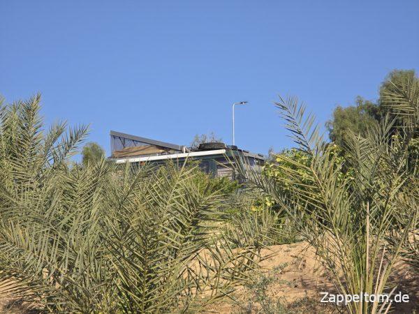 Verstecktes Wohnmobil auf dem Mides Family Resto