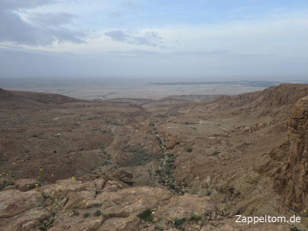 Blick hinunter in die Salzwüste von Chott el Djerid