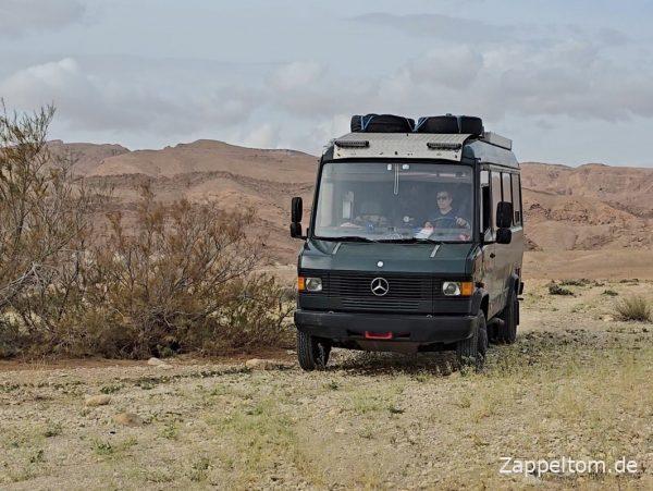 Mercedes 711D Offroad zwischen Rommelpiste und Metlaoui