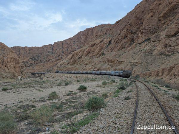 Phosphatzug auf dem Weg nach Metlaoui