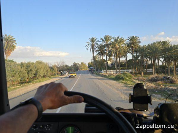 Abendliche Fahrt durch Gafsa Tunesien