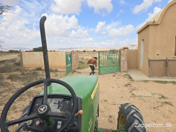 Ende der Traktorsafari in der Savanne Bou Hedma
