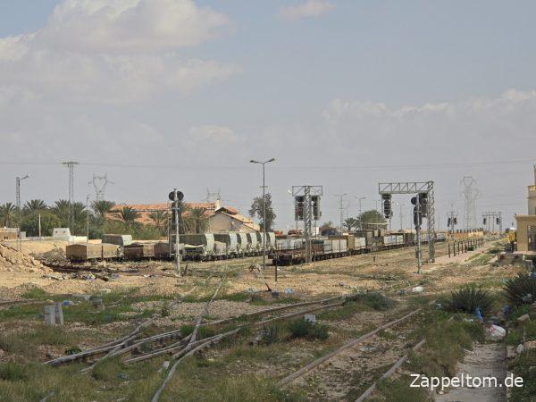 Phosphatzüge im Bahnhof Metlaoui