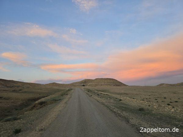Sonnenuntergang über der C77 nach Makthar