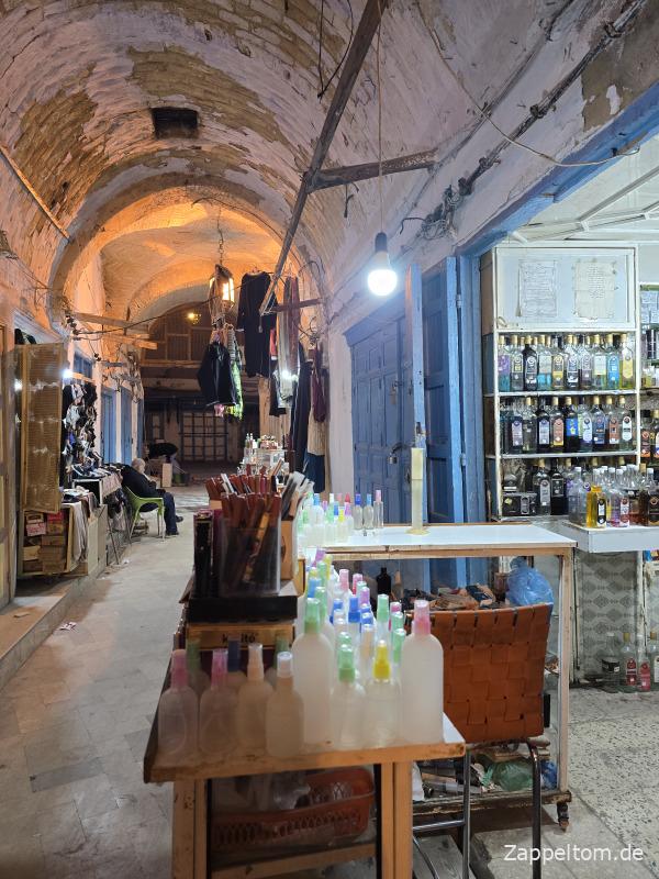 Stand im Basar in der Medina von Kairouan Stand im Basar in der Medina von Kairouan