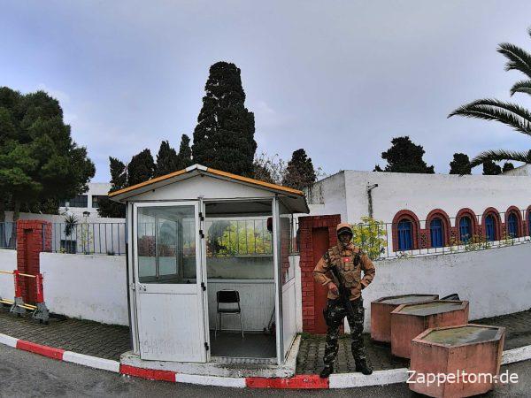 Martialische Wache am Päsidentenpalast Tunis Martialische Wache am Päsidentenpalast Tunis