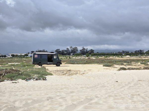 Stellplatz zwischen Müllkippe und Strand Stellplatz zwischen Müllkippe und Strand